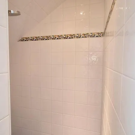Apartment Mansarde Renove A Rambouillet, 2 Chambres, Inclus, Proche Chateau Et Gare. - Fr-1-527-47 Rambouillet