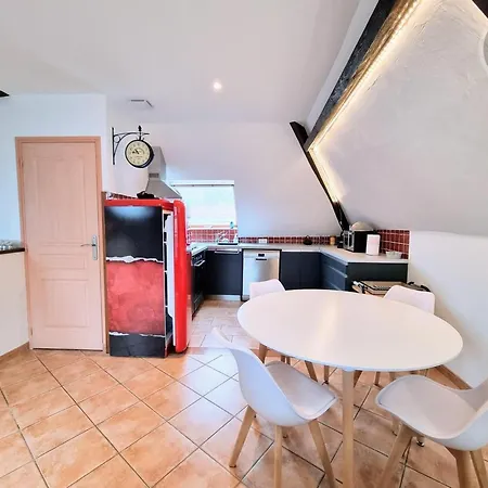 Mansarde Renove A Rambouillet, 2 Chambres, Inclus, Proche Chateau Et Gare. - Fr-1-527-47